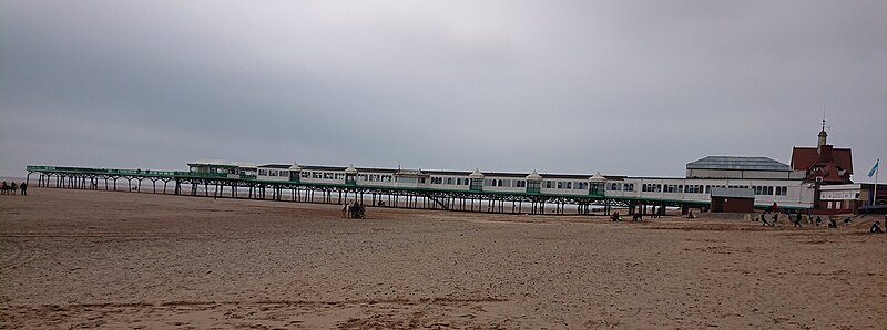 File:St Annes Pier From the Right.jpg