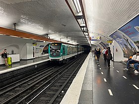 Les quais de la ligne 2.