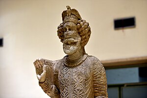 Statue de Sanatruq I, roi d'Hatra, IIe siècle de notre ère, Musée de l'Iraq.jpg