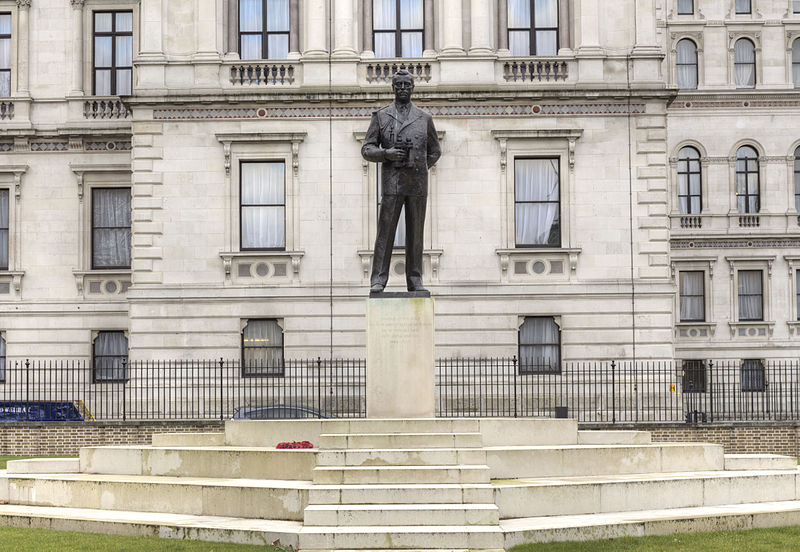 File:Statue of the Earl Mountbatten, London.jpg