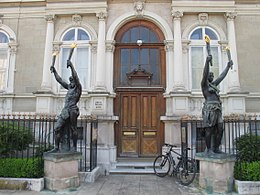 Statui în fața Musée du Petit Palais din Geneva 01.JPG