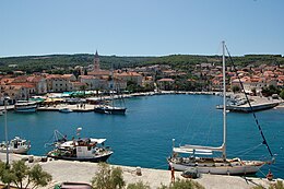 Vista del porto di San Pietro sull'isola di Brazza