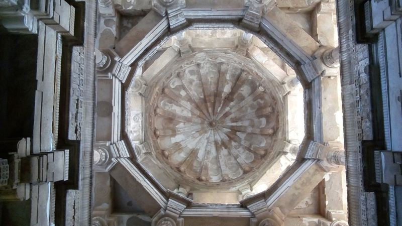 File:Support system Main Dome Jami Masjid.jpg