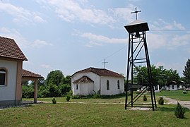 Старата црква со камбанаријата