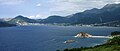 Montenegró, az előtérben Sveti Stefan szigete, a háttérben Budva
