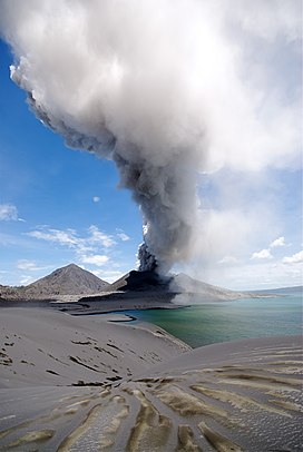 Tavurvur volcano 2.jpg