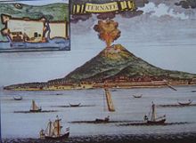 Un dibujo de un volcán que hace erupción de lava naranja y humo negro en el aire con una masa de agua en primer plano y barcos navegando en ella.