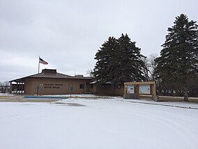 Tewaukon Ulusal Yaban Hayatı Koruma Alanı Ziyaretçi Merkezi Cayuga, Kuzey Dakota.JPG
