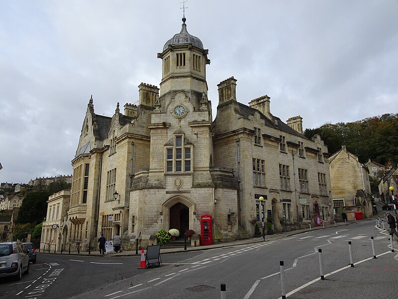 File:The Old Town Hall and Catholic Church, Bradford-on-Avon.jpg