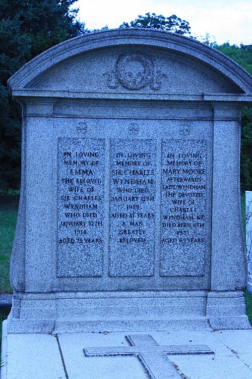 Wyndham's grave in Hampstead Cemetery