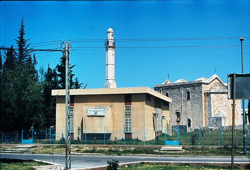 File:The square of Synagogue e church a Mosque (behind).jpg