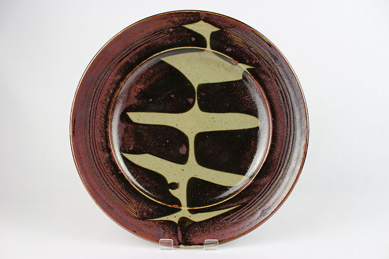 File:Thrown, Poured Glaze plate by Ray Finch (YORYM-2004.1.2156).JPG