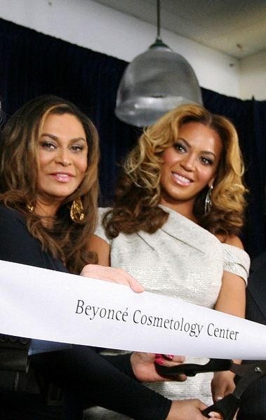 File:Tina Knowles and Beyoncé cropped.jpg