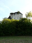 Les ruines du donjon de Vernode.