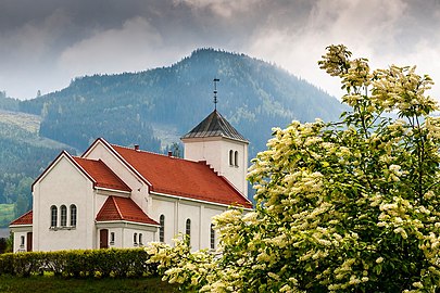 Totenviken kirke (back).jpg