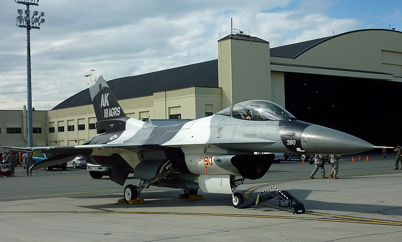 File:USAF F-16 at the 2010 Arctic Thunder on Elmendorf AFB, Anchorage, Alaska (5215910703).jpg