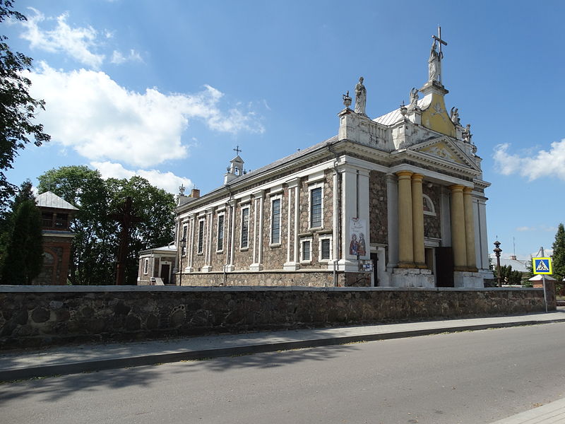 Vaizdas:Ukmergė, Šv. Petro ir Povilo bažnyčia.JPG