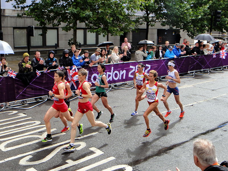 File:Vanessa Veiga, Maria Elena Espeso (Spain) and other runners - London 2012 Women's Marathon.jpg