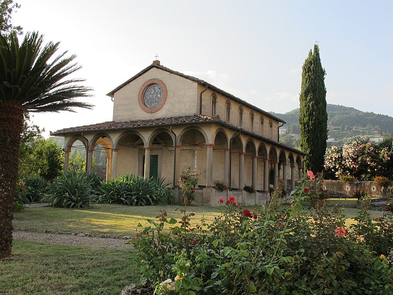 File:Villa la badiola, chiesa 01.JPG