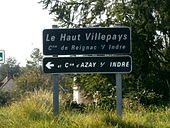 Photographie du double panneau indicateur d'un hameau partagé entre deux communes.