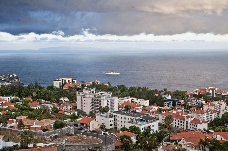 Viajar de avião por Portugal para Funchal
