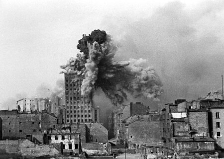 Tập_tin:Warsaw_Uprising_-_Prudential_Hit_-_frame_2.jpg