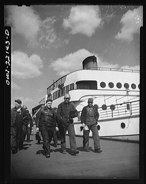 File:Workers arriving at the Bethlehem Fairfield shipyard 8d15858v.jpg