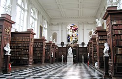 Cambridge Trinity College: Historia, Estructura, Los edificios y terrenos