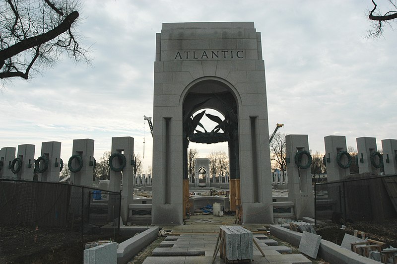 File:Wwii memorial construction 1.677.jpg