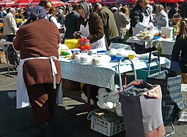 Prodaja sira na pijaci u Zagrebu