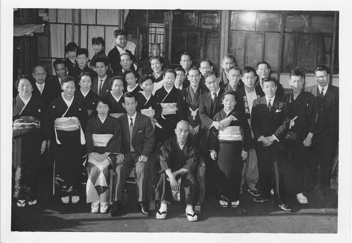 File:昭和33年自宅での結婚式 2.jpg - Wikimedia Commons