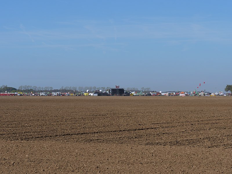 File:"Wald retten - Kohle stoppen!" demonstration 06-10-2018 01.jpg