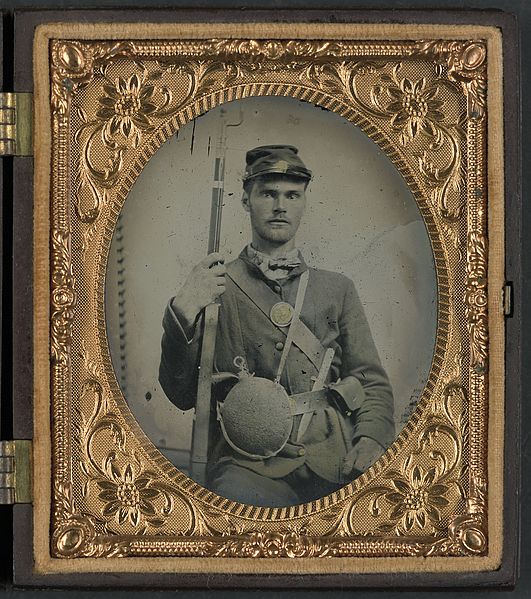 File:(Unidentified soldier in Union uniform with musket, pistol, knife, and canteen) (LOC) (14563963514).jpg