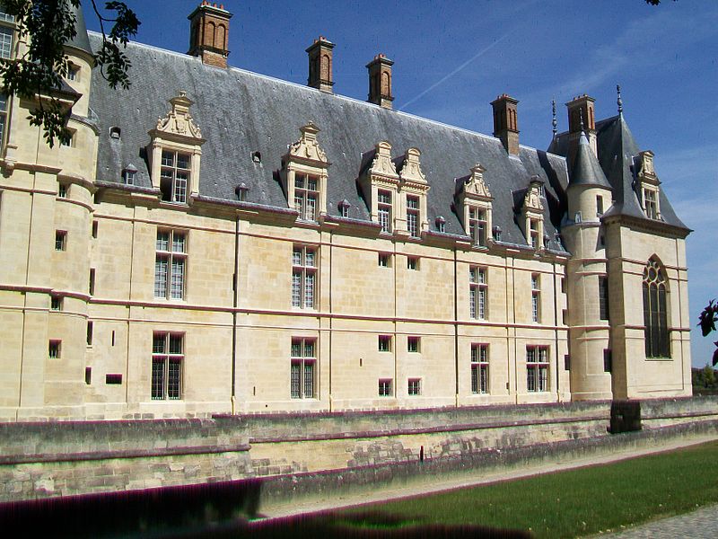 File:Écouen (95), château d'Écouen, façade sud 2.jpg