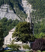 L'église Saint-Laurent dans le bourg principal