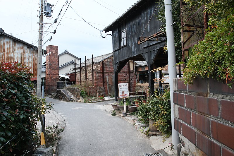 File:やきもの散歩道 (愛知県常滑市栄町) - panoramio (4).jpg