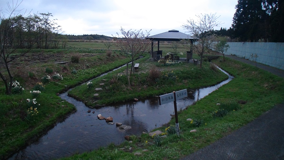 File 堺田分水嶺 太平洋と日本海に流れが分かれる所 Panoramio Jpg Wikimedia Commons