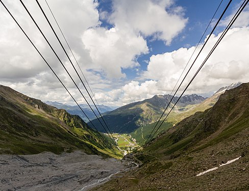 View of Sulden at the Ortler from the top station of the cable car Blick auf Sulden am Ortler von der Bergstation der Seilbahn