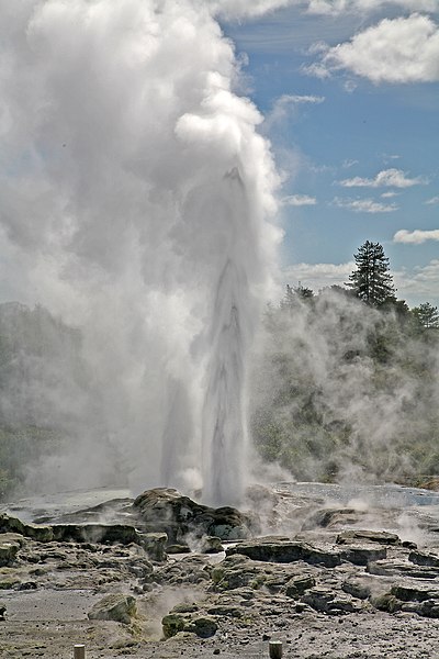 File:00 1555 Pohutu Geyser in Whakarewarewa (Whaka), New Zealand.jpg