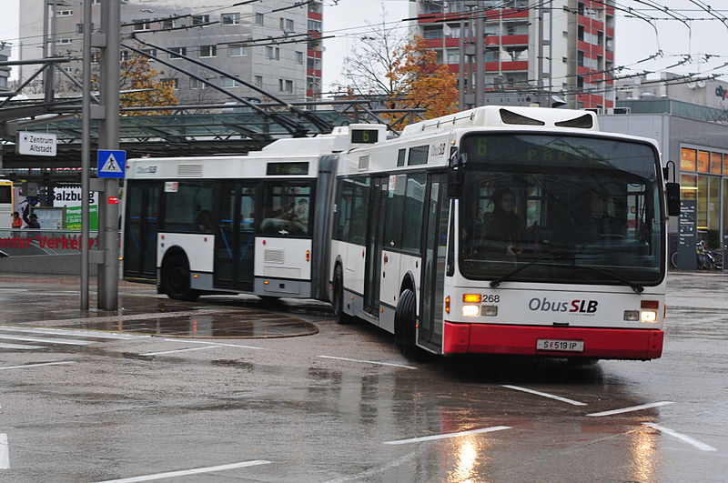 File:12-11-02-bus-am-bahnhof-salzburg-by-RalfR-62.jpg