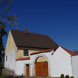 Monument Vicarage Poikam