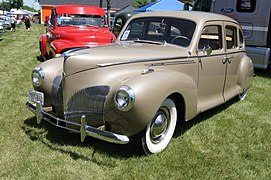 Lincoln Zephyr 4-door sedan 1940