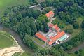 Haus Uentrop ist ein 1720 erbautes Wasserschloss in Uentrop, Hamm, Nordrhein-Westfalen, Deutschland. Das Bild entstand während des Münsterland-Fotoflugs am 1. Juni 2014. Hinweis: Die Aufnahme wurde aus dem Flugzeug durch eine Glasscheibe hindurch fotografiert.