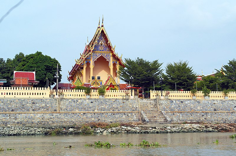 File:2015 Wat Phichai Songkhram 02.jpg