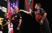 Jonny Clayton (2022) 2022-06-13 Play-offs (2022 Premier League Darts) by Sandro Halank-044.jpg