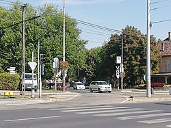 A 2104-es út betorkollása a 3-as főútba Gödöllőn