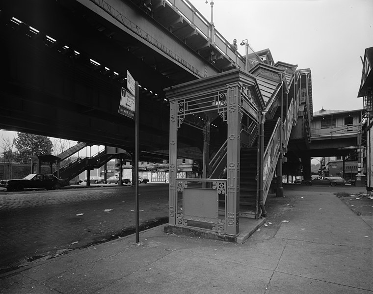 File:207th Street subway entrance 1978.jpg