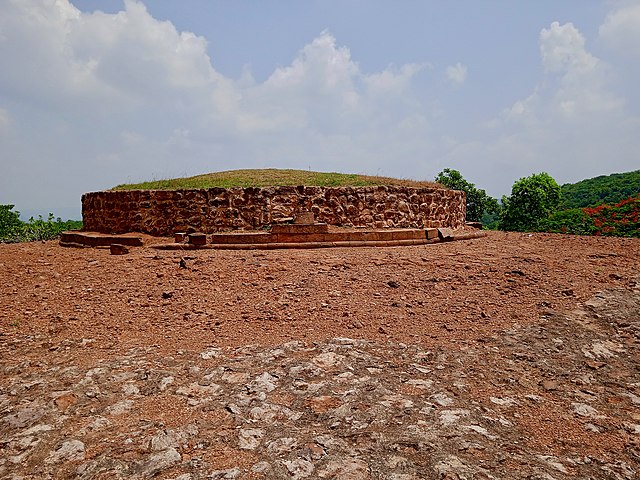 Image: 2nd century Buddhist site, Kodavali Andhra Pradesh   33