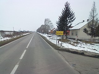 Silnice D2 ve vesnici Samatovci
