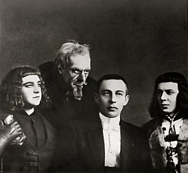 Compositor con los primeros intérpretes de la ópera.  A. Bonachich (Alberto), G. Baklanov (Barón), S. Rachmaninov, I. Gryzunov (Duque).  Gran teatro.  1906
